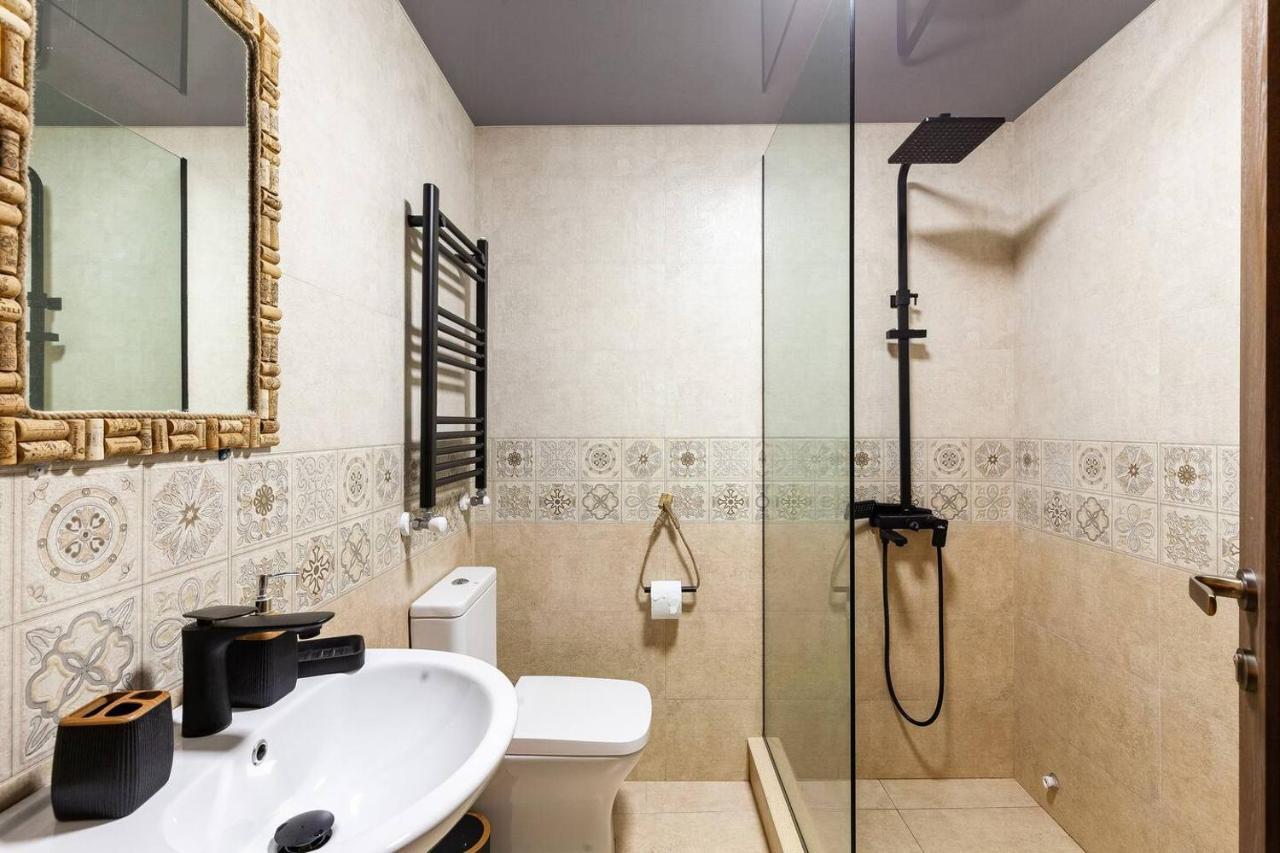 Veli Group Apartment Near White Bridge ° Kutaisi Exterior foto